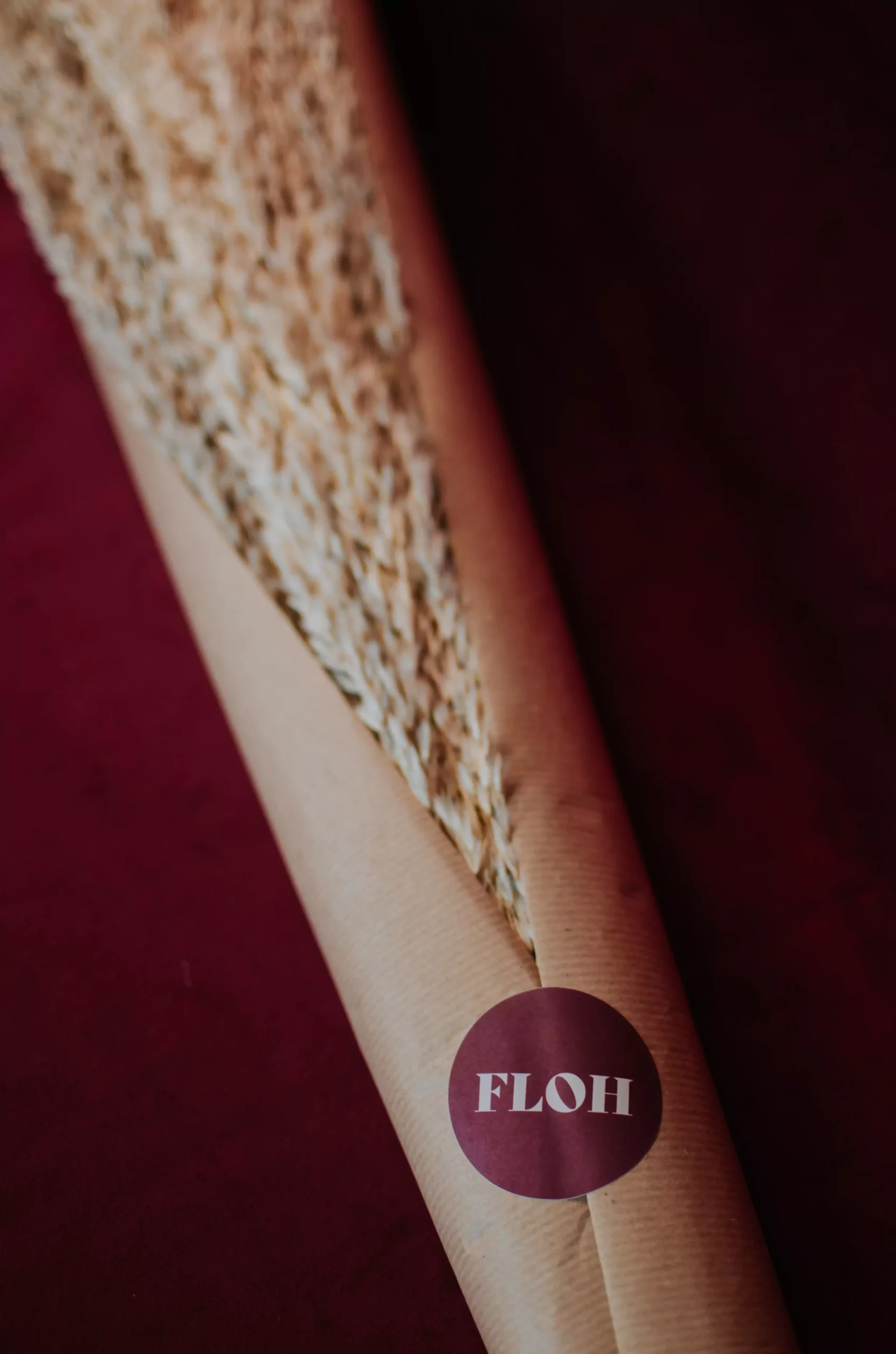 Floh Brand Identity - Packaging Dried Flowers closed with sticker