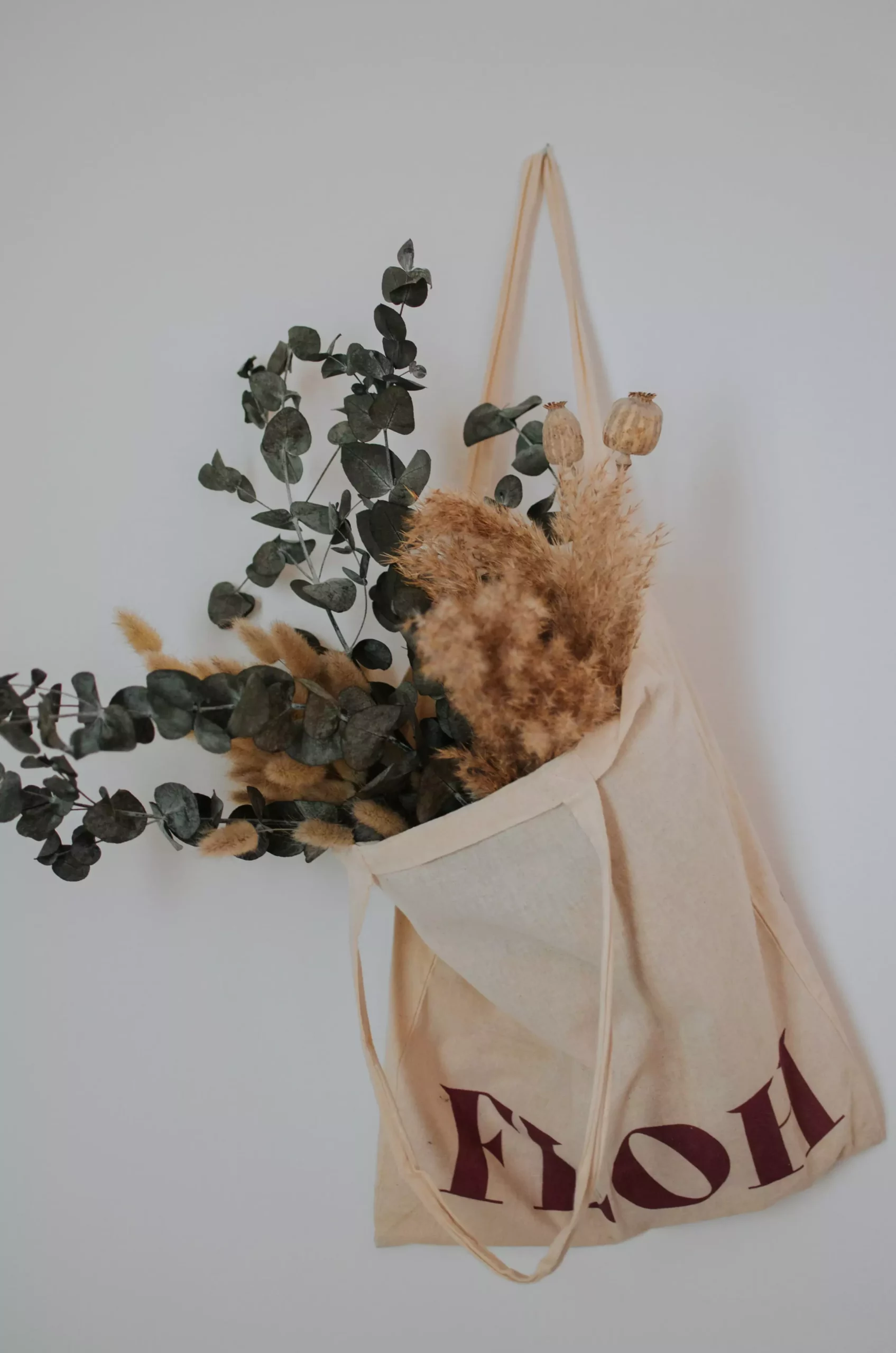 Floh Brand Identity - Tote Bag with dried flowers